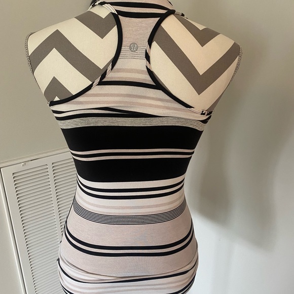 Lululemon - Picture 4 of 4